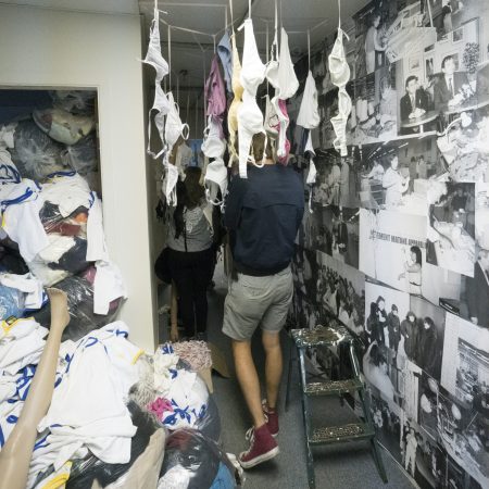 Le corridor menant au bureau du directeur