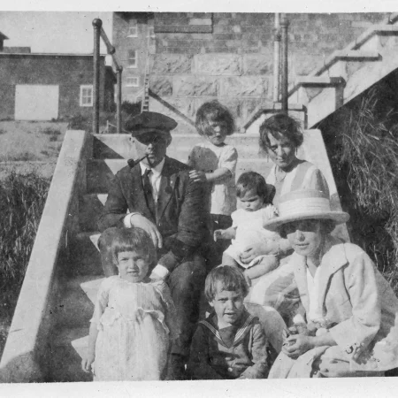 Mon grand père Albéric, sa femme et Isabelle sa fille